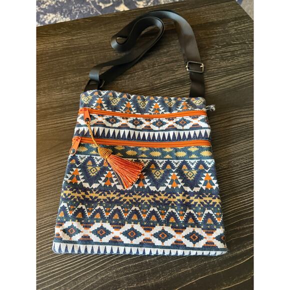 6/$25 Olivia Moss Multicolor Aztec Wanderlust Cross Over Bag - Picture 1 of 9